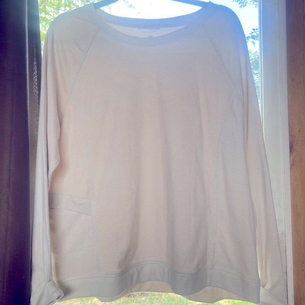 Avalanche Outdoor Top, Size XL, Brand New